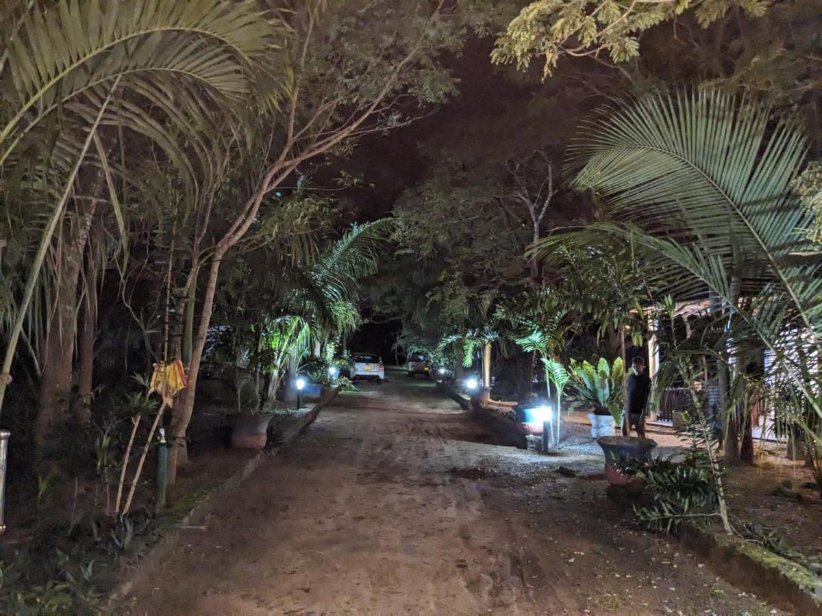 Silent Cabana And Restaurant Marakolliya, Tangalle Kültér fotó