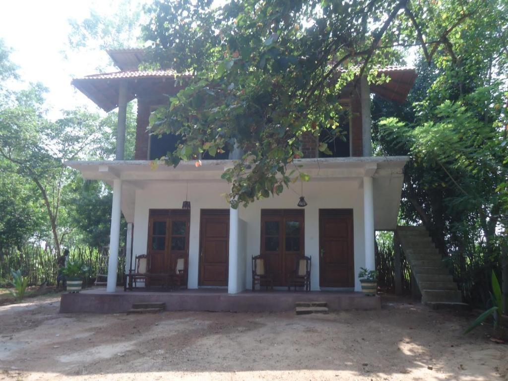 Silent Cabana And Restaurant Marakolliya, Tangalle Kültér fotó